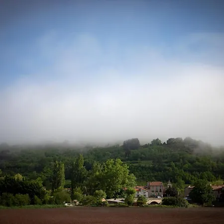 Le Blanc Bed & Breakfast Versols-et-Lapeyre