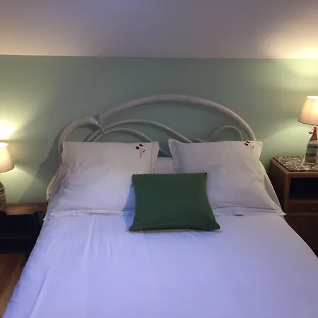 Le Blanc Bed & Breakfast Versols-et-Lapeyre